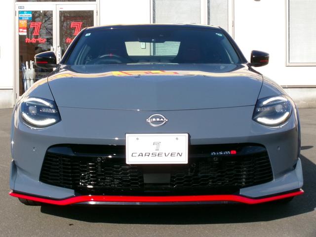 フェアレディＺ ニスモ　専用１９インチＲＡＹＳ製鍛造ホイール　ステルスグレーＩＩ　純正ドライブレコーダー　クルーズコントロール　パドルシフト　横滑り防止装置　ニスモレカロシート　純正ナビ　ＴＶ　バックカメラ　ＢＯＳＥスピーカ（4枚目）
