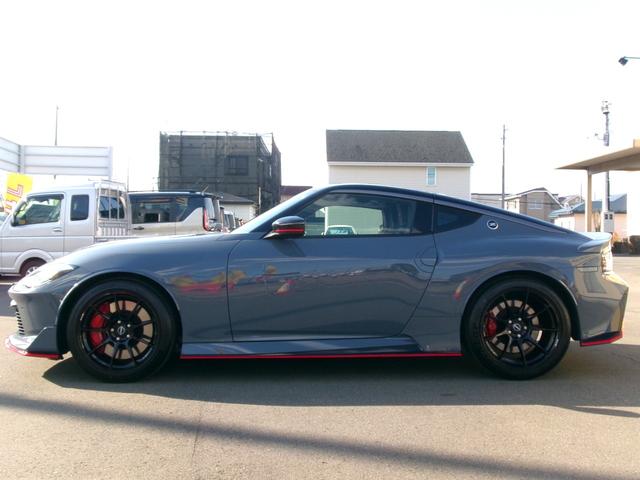 フェアレディＺ ニスモ　専用１９インチＲＡＹＳ製鍛造ホイール　ステルスグレーＩＩ　純正ドライブレコーダー　クルーズコントロール　パドルシフト　横滑り防止装置　ニスモレカロシート　純正ナビ　ＴＶ　バックカメラ　ＢＯＳＥスピーカ（7枚目）