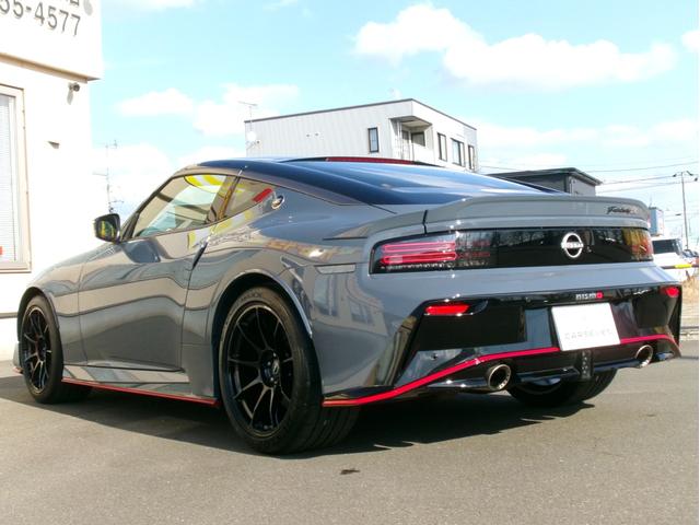 フェアレディＺ ニスモ　専用１９インチＲＡＹＳ製鍛造ホイール　ステルスグレーＩＩ　純正ドライブレコーダー　クルーズコントロール　パドルシフト　横滑り防止装置　ニスモレカロシート　純正ナビ　ＴＶ　バックカメラ　ＢＯＳＥスピーカ（8枚目）