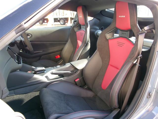 フェアレディＺ ニスモ　専用１９インチＲＡＹＳ製鍛造ホイール　ステルスグレーＩＩ　純正ドライブレコーダー　クルーズコントロール　パドルシフト　横滑り防止装置　ニスモレカロシート　純正ナビ　ＴＶ　バックカメラ　ＢＯＳＥスピーカ（34枚目）