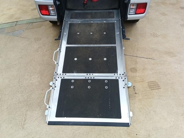 エブリイ 　４ＷＤ　福祉車両　車いす仕様スローパー　Ｂｌｕｅｔｏｏｔｈ　バックカメラ　社外ナビＴＶ　ＥＴＣ　キーレス　パワステ　Ｗエアバック　ＡＢＳ　ＣＤ　ＤＶＤ　ＵＳＢ接続（10枚目）