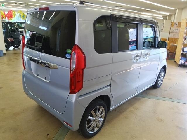 Ｎ－ＢＯＸ Ｇ　４ＷＤ　シートヒーター　スマートキー　エンジンスターター　ＥＴＣ　ＣＤ　横滑り防止装置　アイドリングストップ　ミラーヒーター　ＬＥＤヘッドライト　ＡＢＳ　社外アルミホイール（3枚目）