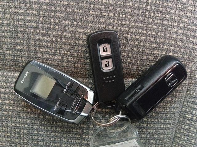 Ｎ－ＢＯＸ Ｇ　４ＷＤ　シートヒーター　スマートキー　エンジンスターター　ＥＴＣ　ＣＤ　横滑り防止装置　アイドリングストップ　ミラーヒーター　ＬＥＤヘッドライト　ＡＢＳ　社外アルミホイール（17枚目）