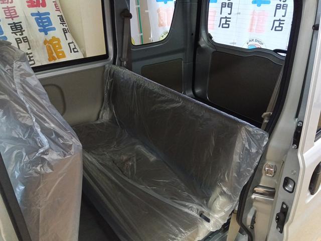 エブリイ 　届出済未使用車　４ＷＤ　衝突軽減ブレーキ　シートヒーター　ミラーヒーター　キーレス　アイドリングストップ　ＬＥＤヘッドライト　誤発進抑制装置　横滑り防止装置　ＡＢＳ　フル装備　Ｗエアバッグ（12枚目）