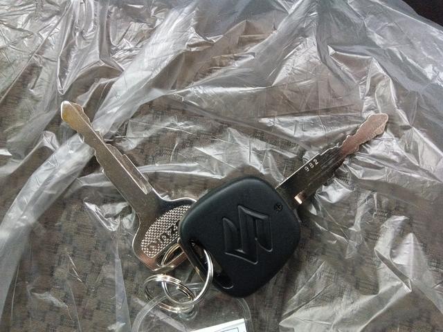 エブリイ 　届出済未使用車　４ＷＤ　衝突軽減ブレーキ　シートヒーター　ミラーヒーター　キーレス　アイドリングストップ　ＬＥＤヘッドライト　誤発進抑制装置　横滑り防止装置　ＡＢＳ　フル装備　Ｗエアバッグ（17枚目）