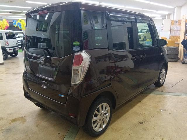 デイズルークス Ｘ　Ｖセレクション　４ＷＤ　衝突軽減ブレーキ　Ｂｌｕｅｔｏｏｔｈ　バック・全周囲カメラ　純正ナビＴＶ　両側パワースライドドア　禁煙車　シート・ミラーヒーター　スマートキー　誤発進抑制装　横滑り防止　Ｗサイドエアバック（3枚目）