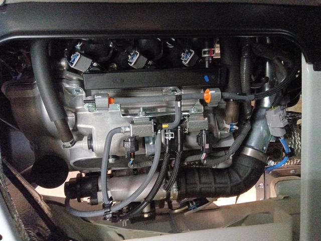 エブリイワゴン ＰＺターボスペシャル　ハイルーフ　届出済未使用車　４ＷＤ　衝突軽減ブレーキ　両側パワースライドドア　スマートキー　アイドリングストップ　シートヒーター　ミラーヒーター　純正アルミホイール　誤発進抑制装置　横滑り防止装置（9枚目）