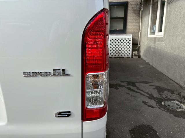 ハイエースバン DターボスーパーGLダークプライムS 4WD 寒冷地仕様 寒冷地仕様 純正マット バイザー エンスタ デジタルインナーミラー 両側パワースライド ステアスイッチ 100V電源 リヤヒーター(17枚目)