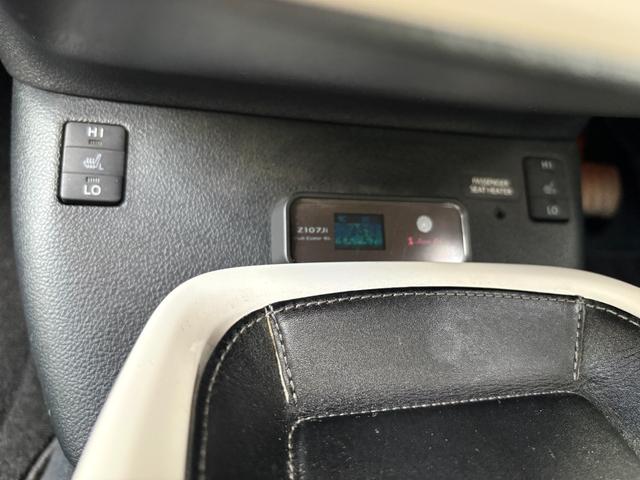 プリウス Ａツーリングセレクション　４ＷＤ　ドライブレコーダー　ＥＴＣ　クリアランスソナー　レーンアシスト　オートクルーズコントロール　パークアシスト　衝突被害軽減システム　バックカメラ　ＴＶ　アルミホイール　オートマチックハイビーム（7枚目）