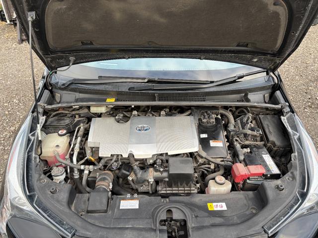 プリウス Ａツーリングセレクション　４ＷＤ　ドライブレコーダー　ＥＴＣ　クリアランスソナー　レーンアシスト　オートクルーズコントロール　パークアシスト　衝突被害軽減システム　バックカメラ　ＴＶ　アルミホイール　オートマチックハイビーム（20枚目）