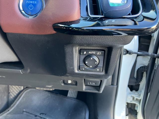 クラウンハイブリッド Ｓ　Ｃパッケージ　Ｆｏｕｒ　４ＷＤ　ドライブレコーダー　クリアランスソナー　レーンアシスト　オートクルーズコントロール　パークアシスト　衝突被害軽減システム　バックカメラ　ナビ　ＴＶ　アルミホイール　オートマチックハイビーム（8枚目）