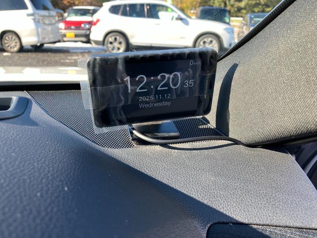 クラウンハイブリッド Ｓ　Ｃパッケージ　Ｆｏｕｒ　４ＷＤ　ドライブレコーダー　クリアランスソナー　レーンアシスト　オートクルーズコントロール　パークアシスト　衝突被害軽減システム　バックカメラ　ナビ　ＴＶ　アルミホイール　オートマチックハイビーム（11枚目）