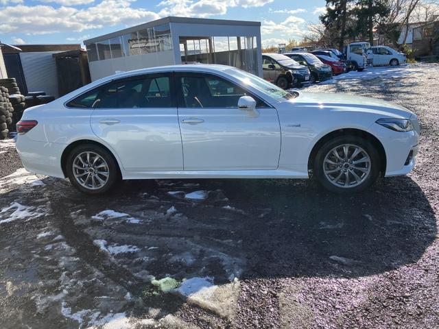 クラウンハイブリッド Ｓ　Ｃパッケージ　Ｆｏｕｒ　４ＷＤ　ドライブレコーダー　クリアランスソナー　レーンアシスト　オートクルーズコントロール　パークアシスト　衝突被害軽減システム　バックカメラ　ナビ　ＴＶ　アルミホイール　オートマチックハイビーム（14枚目）