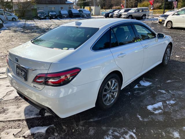 クラウンハイブリッド Ｓ　Ｃパッケージ　Ｆｏｕｒ　４ＷＤ　ドライブレコーダー　クリアランスソナー　レーンアシスト　オートクルーズコントロール　パークアシスト　衝突被害軽減システム　バックカメラ　ナビ　ＴＶ　アルミホイール　オートマチックハイビーム（17枚目）