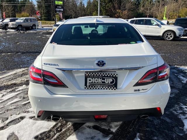 クラウンハイブリッド Ｓ　Ｃパッケージ　Ｆｏｕｒ　４ＷＤ　ドライブレコーダー　クリアランスソナー　レーンアシスト　オートクルーズコントロール　パークアシスト　衝突被害軽減システム　バックカメラ　ナビ　ＴＶ　アルミホイール　オートマチックハイビーム（18枚目）