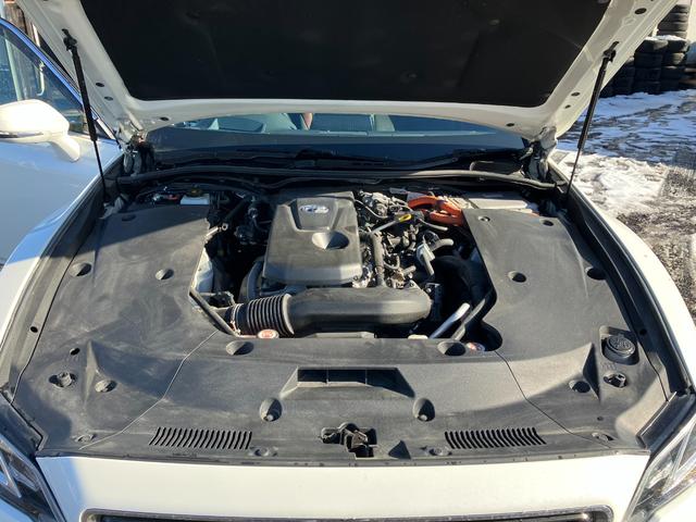 クラウンハイブリッド Ｓ　Ｃパッケージ　Ｆｏｕｒ　４ＷＤ　ドライブレコーダー　クリアランスソナー　レーンアシスト　オートクルーズコントロール　パークアシスト　衝突被害軽減システム　バックカメラ　ナビ　ＴＶ　アルミホイール　オートマチックハイビーム（20枚目）