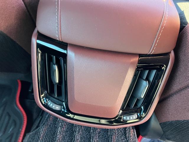 クラウンハイブリッド Ｓ　Ｃパッケージ　Ｆｏｕｒ　４ＷＤ　ドライブレコーダー　クリアランスソナー　レーンアシスト　オートクルーズコントロール　パークアシスト　衝突被害軽減システム　バックカメラ　ナビ　ＴＶ　アルミホイール　オートマチックハイビーム（21枚目）