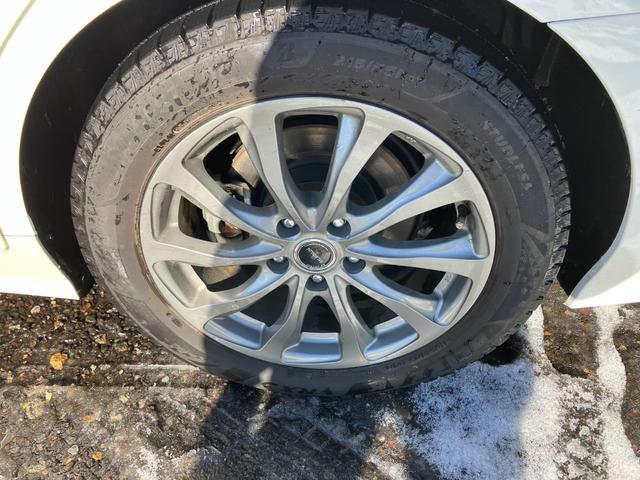 クラウンハイブリッド Ｓ　Ｃパッケージ　Ｆｏｕｒ　４ＷＤ　ドライブレコーダー　クリアランスソナー　レーンアシスト　オートクルーズコントロール　パークアシスト　衝突被害軽減システム　バックカメラ　ナビ　ＴＶ　アルミホイール　オートマチックハイビーム（30枚目）