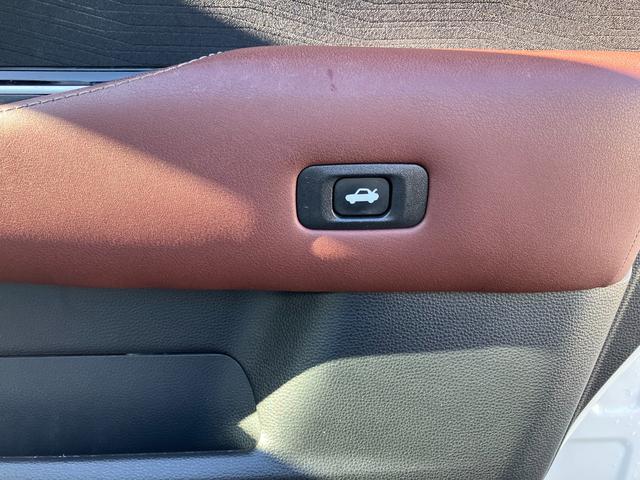 クラウンハイブリッド Ｓ　Ｃパッケージ　Ｆｏｕｒ　４ＷＤ　ドライブレコーダー　クリアランスソナー　レーンアシスト　オートクルーズコントロール　パークアシスト　衝突被害軽減システム　バックカメラ　ナビ　ＴＶ　アルミホイール　オートマチックハイビーム（43枚目）