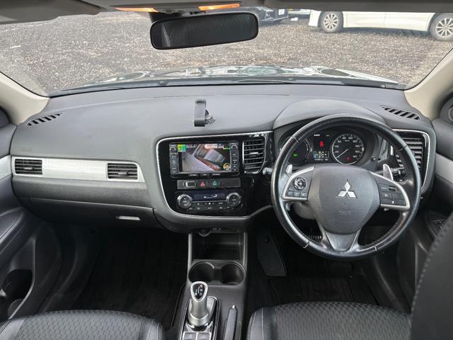 アウトランダーＰＨＥＶ Ｇナビパッケージ　４ＷＤ　ＥＴＣ　バックカメラ　オートクルーズコントロール　レーンアシスト　衝突被害軽減システム　ナビ　ＴＶ　オートライト　ＨＩＤ　電動リアゲート　アルミホイール　スマートキー　アイドリングストップ（2枚目）