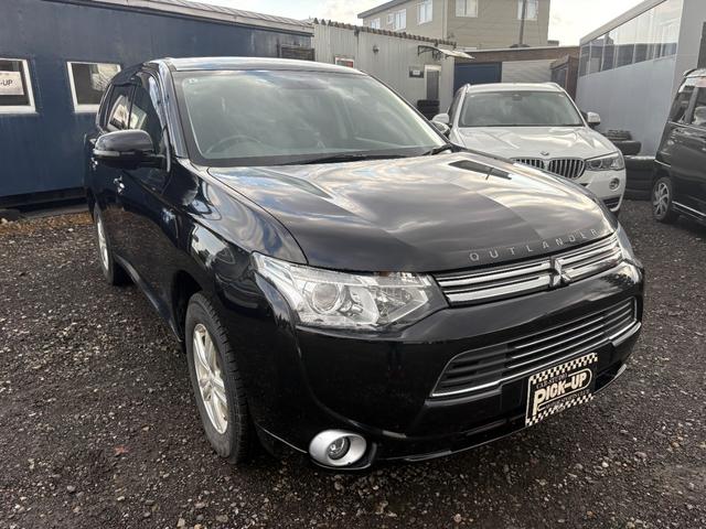 アウトランダーＰＨＥＶ Ｇナビパッケージ　４ＷＤ　ＥＴＣ　バックカメラ　オートクルーズコントロール　レーンアシスト　衝突被害軽減システム　ナビ　ＴＶ　オートライト　ＨＩＤ　電動リアゲート　アルミホイール　スマートキー　アイドリングストップ（13枚目）