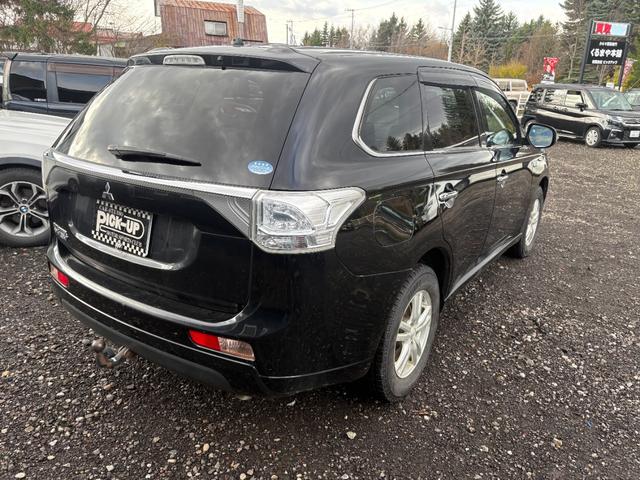 アウトランダーＰＨＥＶ Ｇナビパッケージ　４ＷＤ　ＥＴＣ　バックカメラ　オートクルーズコントロール　レーンアシスト　衝突被害軽減システム　ナビ　ＴＶ　オートライト　ＨＩＤ　電動リアゲート　アルミホイール　スマートキー　アイドリングストップ（17枚目）