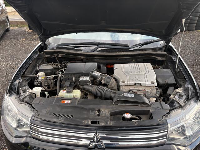 アウトランダーＰＨＥＶ Ｇナビパッケージ　４ＷＤ　ＥＴＣ　バックカメラ　オートクルーズコントロール　レーンアシスト　衝突被害軽減システム　ナビ　ＴＶ　オートライト　ＨＩＤ　電動リアゲート　アルミホイール　スマートキー　アイドリングストップ（20枚目）