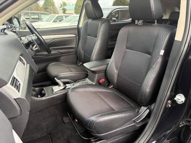 アウトランダーＰＨＥＶ Ｇナビパッケージ　４ＷＤ　ＥＴＣ　バックカメラ　オートクルーズコントロール　レーンアシスト　衝突被害軽減システム　ナビ　ＴＶ　オートライト　ＨＩＤ　電動リアゲート　アルミホイール　スマートキー　アイドリングストップ（25枚目）