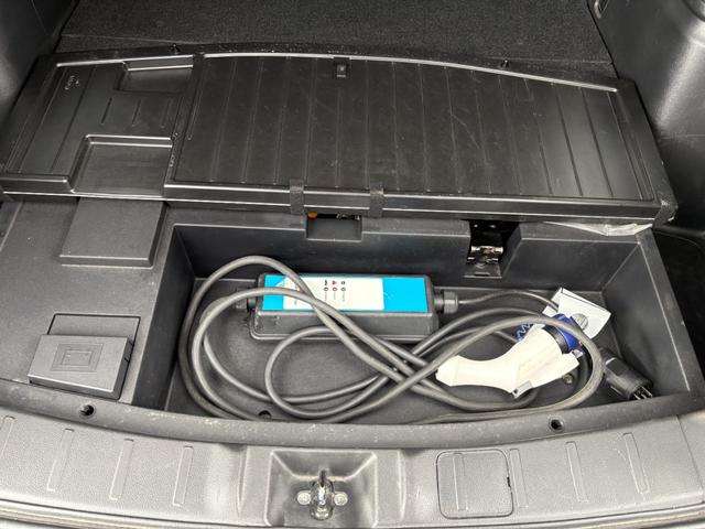 アウトランダーＰＨＥＶ Ｇナビパッケージ　４ＷＤ　ＥＴＣ　バックカメラ　オートクルーズコントロール　レーンアシスト　衝突被害軽減システム　ナビ　ＴＶ　オートライト　ＨＩＤ　電動リアゲート　アルミホイール　スマートキー　アイドリングストップ（29枚目）