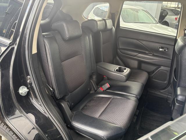 アウトランダーＰＨＥＶ Ｇナビパッケージ　４ＷＤ　ＥＴＣ　バックカメラ　オートクルーズコントロール　レーンアシスト　衝突被害軽減システム　ナビ　ＴＶ　オートライト　ＨＩＤ　電動リアゲート　アルミホイール　スマートキー　アイドリングストップ（30枚目）