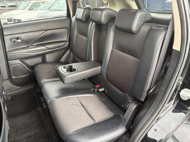 アウトランダーＰＨＥＶ Ｇナビパッケージ　４ＷＤ　ＥＴＣ　バックカメラ　オートクルーズコントロール　レーンアシスト　衝突被害軽減システム　ナビ　ＴＶ　オートライト　ＨＩＤ　電動リアゲート　アルミホイール　スマートキー　アイドリングストップ（32枚目）