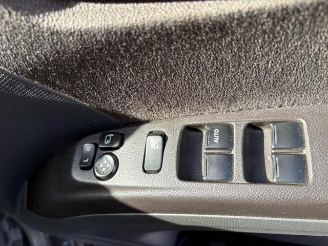 ソリオ X 4WD バックカメラ TV 両側スライド・片側電動 アルミホイール スマートキー 電動格納ミラー シートヒーター CVT 盗難防止システム 衝突安全ボディ ABS エアコン パワーステアリング(9枚目)