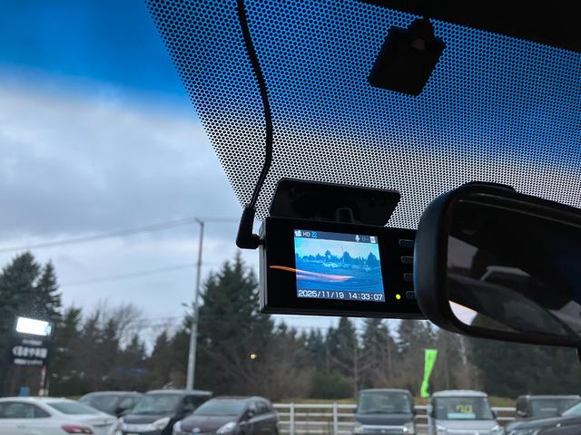 ハリアー エレガンス　４ＷＤ　ＥＴＣ　パワーシート　アルミホイール　スマートキー　アイドリングストップ　電動格納ミラー　ＣＶＴ　盗難防止システム　衝突安全ボディ　ＡＢＳ　ＥＳＣ　エアコン　パワーステアリング（5枚目）