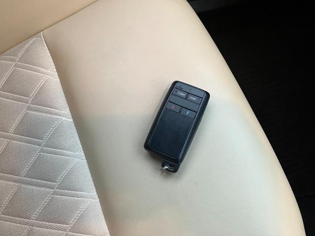 ハリアー エレガンス　４ＷＤ　ＥＴＣ　パワーシート　アルミホイール　スマートキー　アイドリングストップ　電動格納ミラー　ＣＶＴ　盗難防止システム　衝突安全ボディ　ＡＢＳ　ＥＳＣ　エアコン　パワーステアリング（10枚目）