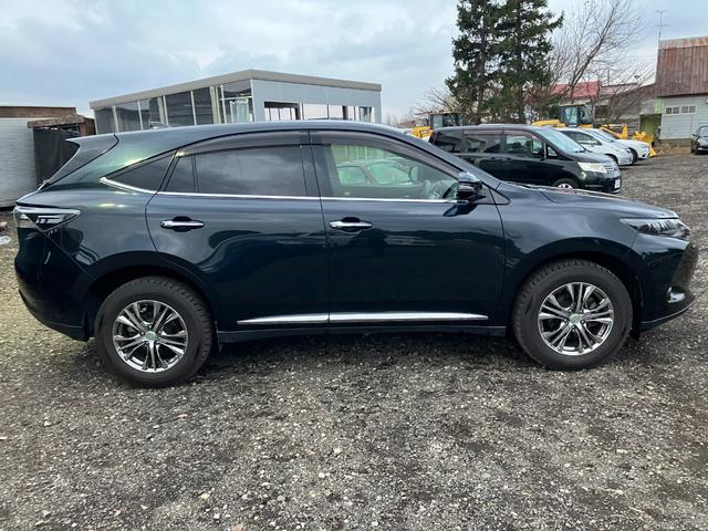 ハリアー エレガンス　４ＷＤ　ＥＴＣ　パワーシート　アルミホイール　スマートキー　アイドリングストップ　電動格納ミラー　ＣＶＴ　盗難防止システム　衝突安全ボディ　ＡＢＳ　ＥＳＣ　エアコン　パワーステアリング（14枚目）