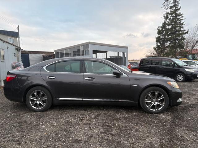 LS LS460 Iパッケージ ETC クリアランスソナー オートクルーズコントロール バックカメラ TV オートライト HID サンルーフ AT シートエアコン スマートキー 電動格納ミラー 盗難防止システム パワーシート CD(4枚目)