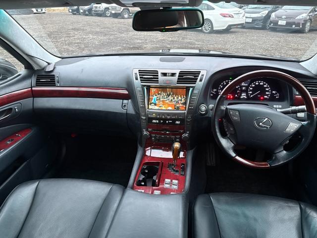 LS LS460 Iパッケージ ETC クリアランスソナー オートクルーズコントロール バックカメラ TV オートライト HID サンルーフ AT シートエアコン スマートキー 電動格納ミラー 盗難防止システム パワーシート CD(10枚目)