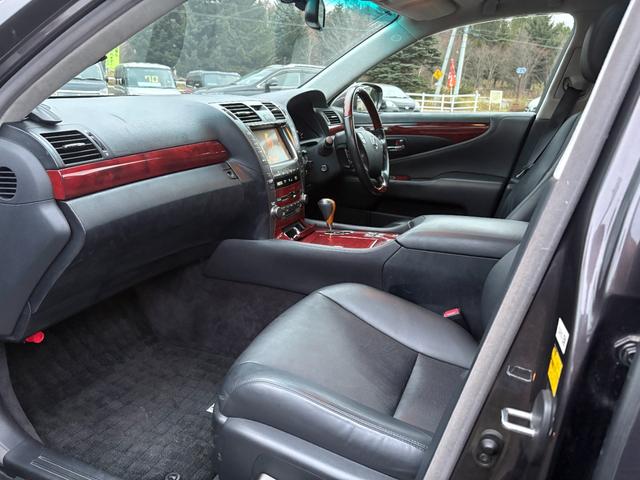 LS LS460 Iパッケージ ETC クリアランスソナー オートクルーズコントロール バックカメラ TV オートライト HID サンルーフ AT シートエアコン スマートキー 電動格納ミラー 盗難防止システム パワーシート CD(25枚目)
