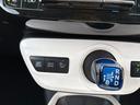 プリウス Ａツーリングセレクション　４ＷＤ　ドライブレコーダー　ＥＴＣ　クリアランスソナー　レーンアシスト　オートクルーズコントロール　パークアシスト　衝突被害軽減システム　バックカメラ　ＴＶ　アルミホイール　オートマチックハイビーム（6枚目）
