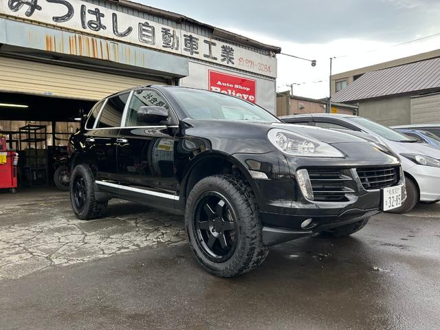 ポルシェ カイエンベースグレード ベースグレード ５名 リフトアップ２ ５インチ ｒｏｔｉｆｏｒｍ ｓｉｘ ２０インチの中古車 車体価格178万円 08 平成 年式 走行9 0万キロ 車体色ブラック 北海道札幌市白石区北郷七条４丁目３ １２ ａｋ ｍｏｔｏｒｓ エーケー