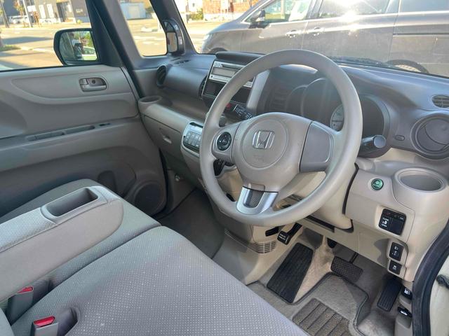 Ｎ－ＢＯＸ 　両側スライド・片側電動　スマートキー　アイドリングストップ　電動格納ミラー　ベンチシート　ＣＶＴ　盗難防止システム　ＡＢＳ　ＥＳＣ　ＣＤ　ミュージックプレイヤー接続可　アルミホイール　エアコン（2枚目）