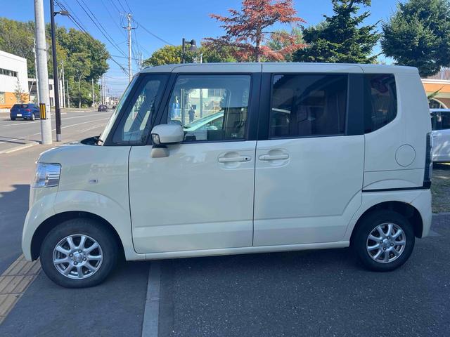 Ｎ－ＢＯＸ 　両側スライド・片側電動　スマートキー　アイドリングストップ　電動格納ミラー　ベンチシート　ＣＶＴ　盗難防止システム　ＡＢＳ　ＥＳＣ　ＣＤ　ミュージックプレイヤー接続可　アルミホイール　エアコン（14枚目）