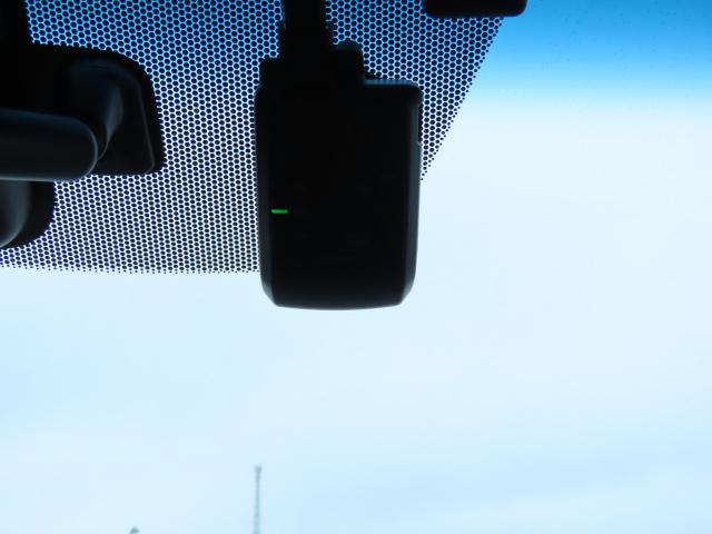 フリード Ｇブラックスタイル　４ＷＤ　メモリーナビ　ＥＴＣ　バックカメラ　両側電動スライドドア　アルミホイール　３列シート　フルセグ　シートヒーター　オートクルーズコントロール　アイドリングストップ　衝突防止システム（4枚目）