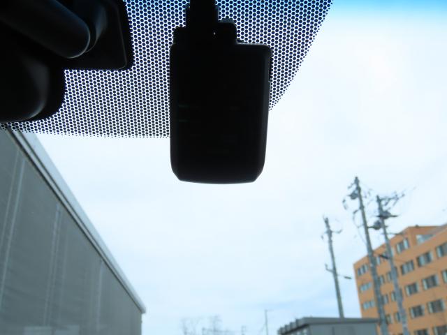 フリード＋ Ｇブラックスタイル　サポカーＳナビドラレコ４ＷＤ　ＥＴＣ　バックカメラ　両側電動スライドドア　アルミホイール　フルセグ　シートヒーター　オートクルーズコントロール　アイドリングストップ　衝突防止システム（4枚目）