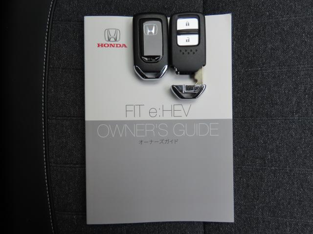 フィット ｅ：ＨＥＶホーム　ホンダセンシング・純正ナビ・リアカメラ・４ＷＤ　ＥＴＣ　アルミホイール　フルセグ　オートクルーズコントロール　アイドリングストップ　ＵＳＢ入力端子　衝突防止システム　ＬＥＤヘッドランプ　スマートキー（26枚目）