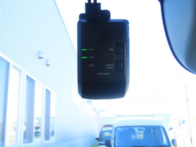 Ｎ－ＢＯＸ ベースグレード　当社試乗車　純正８インチナビ　夏冬タイヤ付　ドラレコ　ＴＶフル　Ｒカメラ　４ＷＤ　ＥＴＣ　両側電動スライドドア　シートヒーター　オートクルーズコントロール　アイドリングストップ　ＵＳＢ入力端子　ＡＢＳ（4枚目）