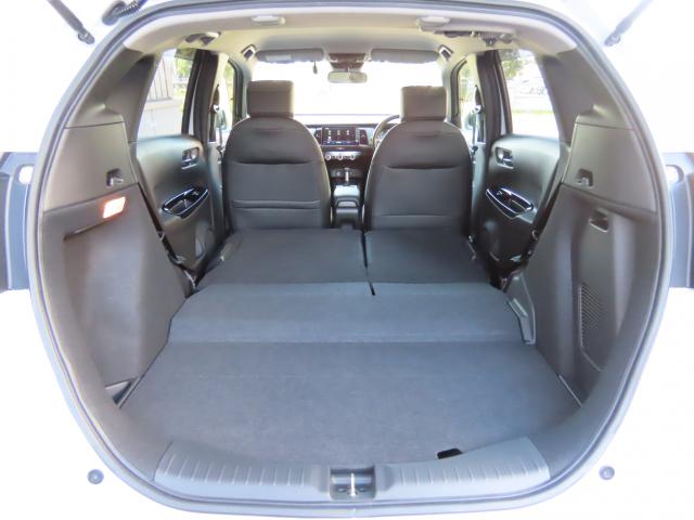 フィット ｅ：ＨＥＶホーム　車検整備付　純正９インチナビ　夏冬タイヤ付　ナビ連動前後ドラレコ　ＴＶフル　リアカメラ　ＥＴＣ（22枚目）