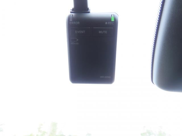 フィット ｅ：ＨＥＶホーム　当社試乗車　純正ナビ　夏冬タイヤ付　３カメラドラレコ　ＴＶフル　リアカメラ　ＥＴＣ（4枚目）