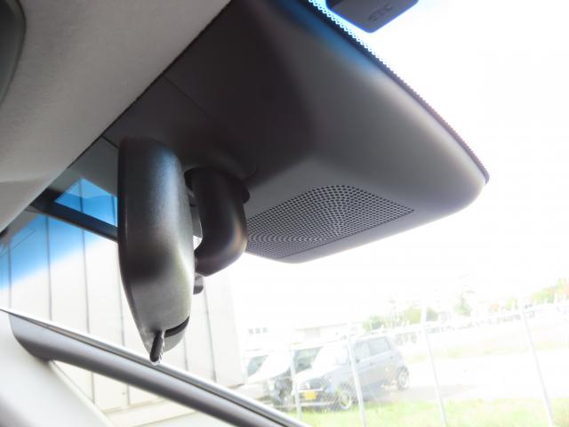 フィット ｅ：ＨＥＶホーム　車検整備付　純正９インチナビ　ナビ連動前後ドラレコ　ＴＶフル　リアカメラ　ＥＴＣ（2枚目）
