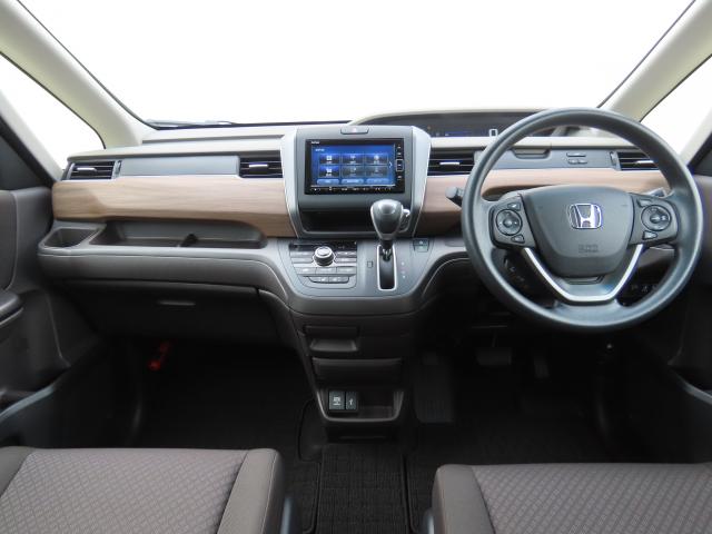 フリード+ G・ホンダセンシング 車検整備付 純正ナビ 夏冬タイヤ付 TVフル リアカメラ ETC 4WD 両側電動スライドドア シートヒーター オートクルーズコントロール DVD再生 アイドリングストップ USB入力端子 エアバッグ(10枚目)